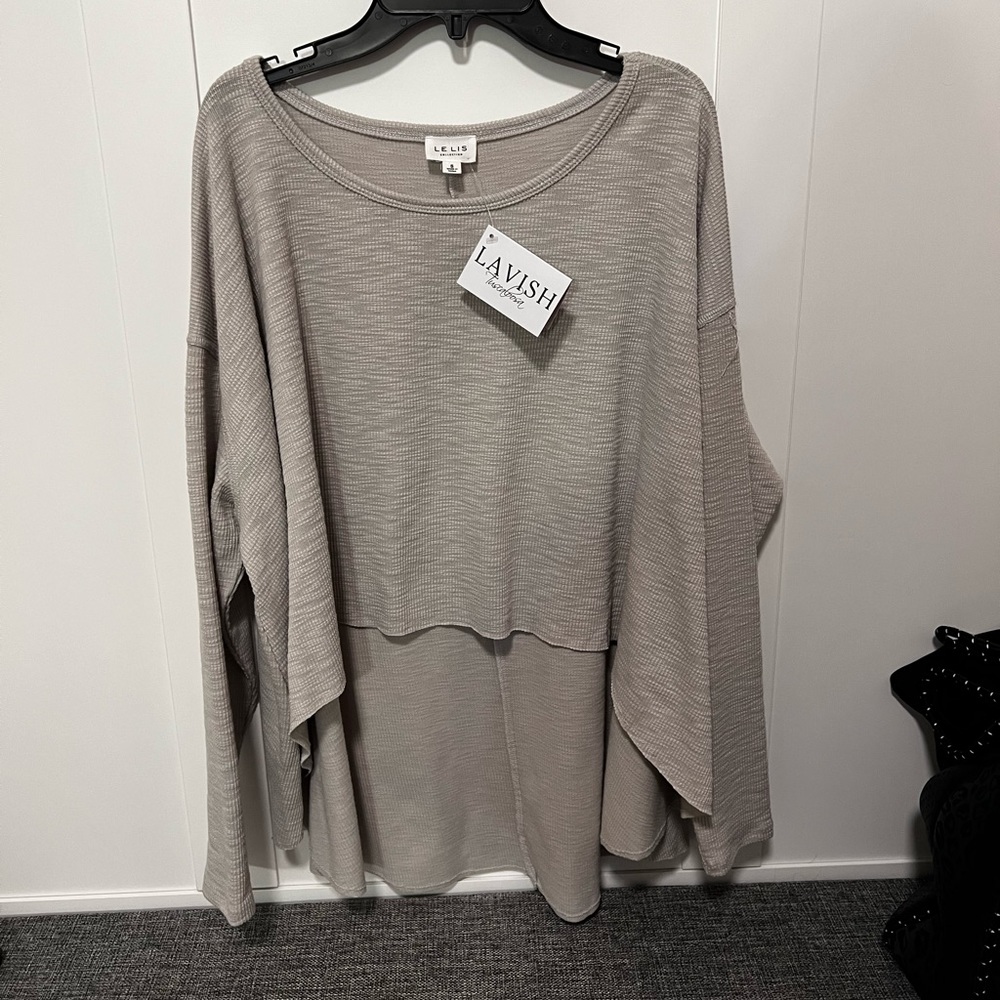 Grey high low long sleeve. Size small